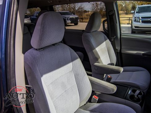 Used 2020 Toyota Sienna LE image 15
