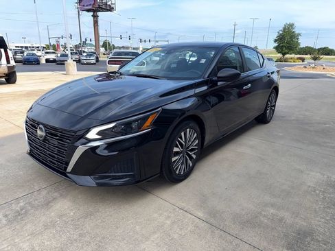 Used 2024 Nissan Altima 2.5 SV FWD image 5
