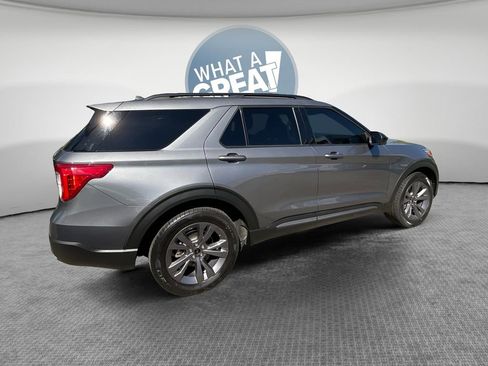 Used 2022 Ford Explorer XLT w/ Equipment Group 202A AWD/4WD image 3