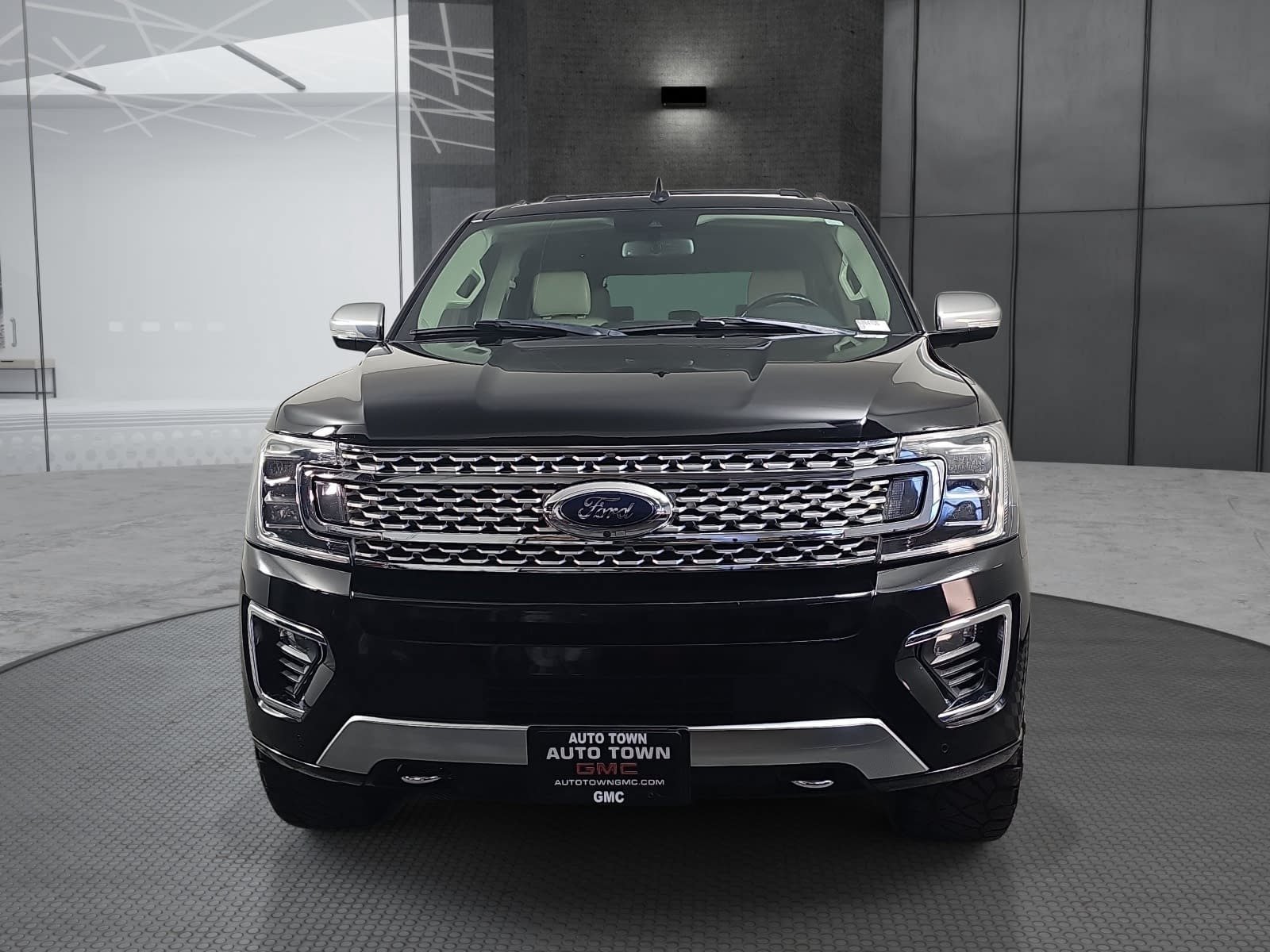 Used 2019 Ford Expedition Platinum AWD/4WD image 2