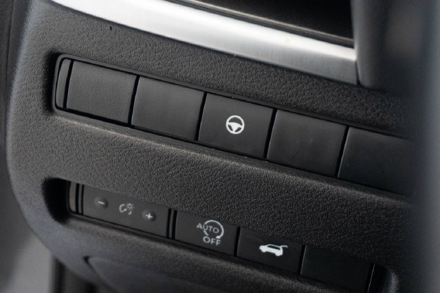 Used 2025 Nissan Rogue SV FWD image 12