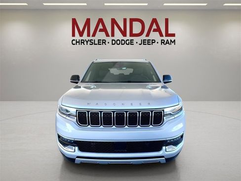 Used 2024 Jeep Wagoneer L Series II image 3