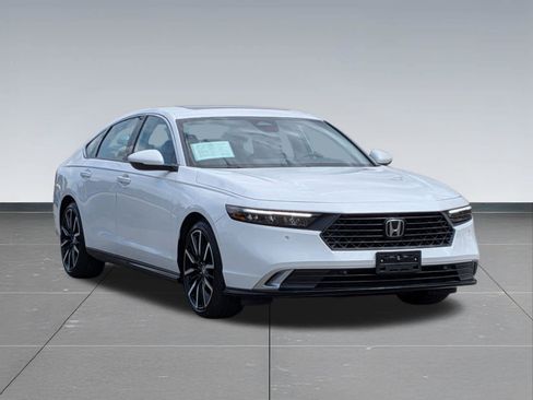Used 2024 Honda Accord Touring image 7