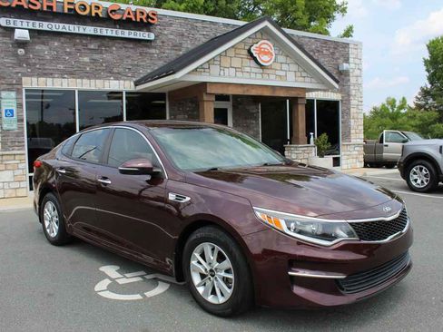 Used 2017 Kia Optima LX w/ Convenience Package FWD image 3