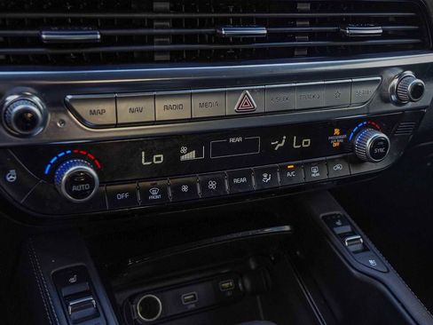 Certified 2022 Kia Telluride SX w/ SX Prestige Package image 20