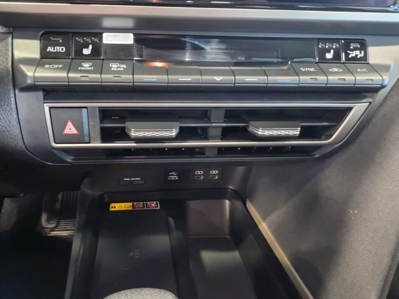 Used 2025 Toyota Camry LE AWD/4WD image 26
