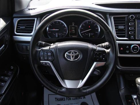 Used 2014 Toyota Highlander Limited FWD image 28