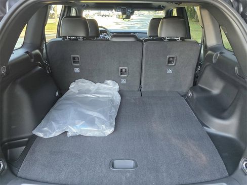 New 2025 Jeep Grand Cherokee Altitude image 13