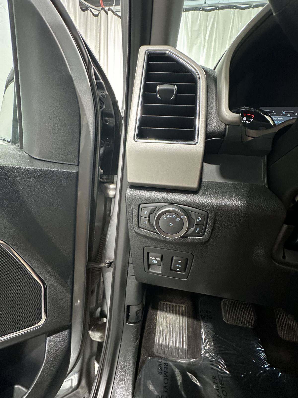 Used 2020 Ford F150 Lariat AWD/4WD image 15