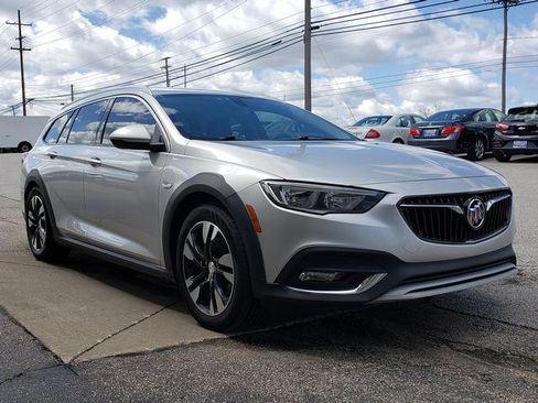 Used 2019 Buick Regal Preferred w/ Sights and Sounds Package image 8