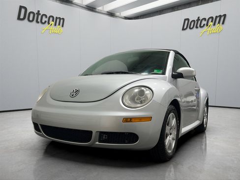 Used 2007 Volkswagen Beetle Convertible w/ Package 1 image 3