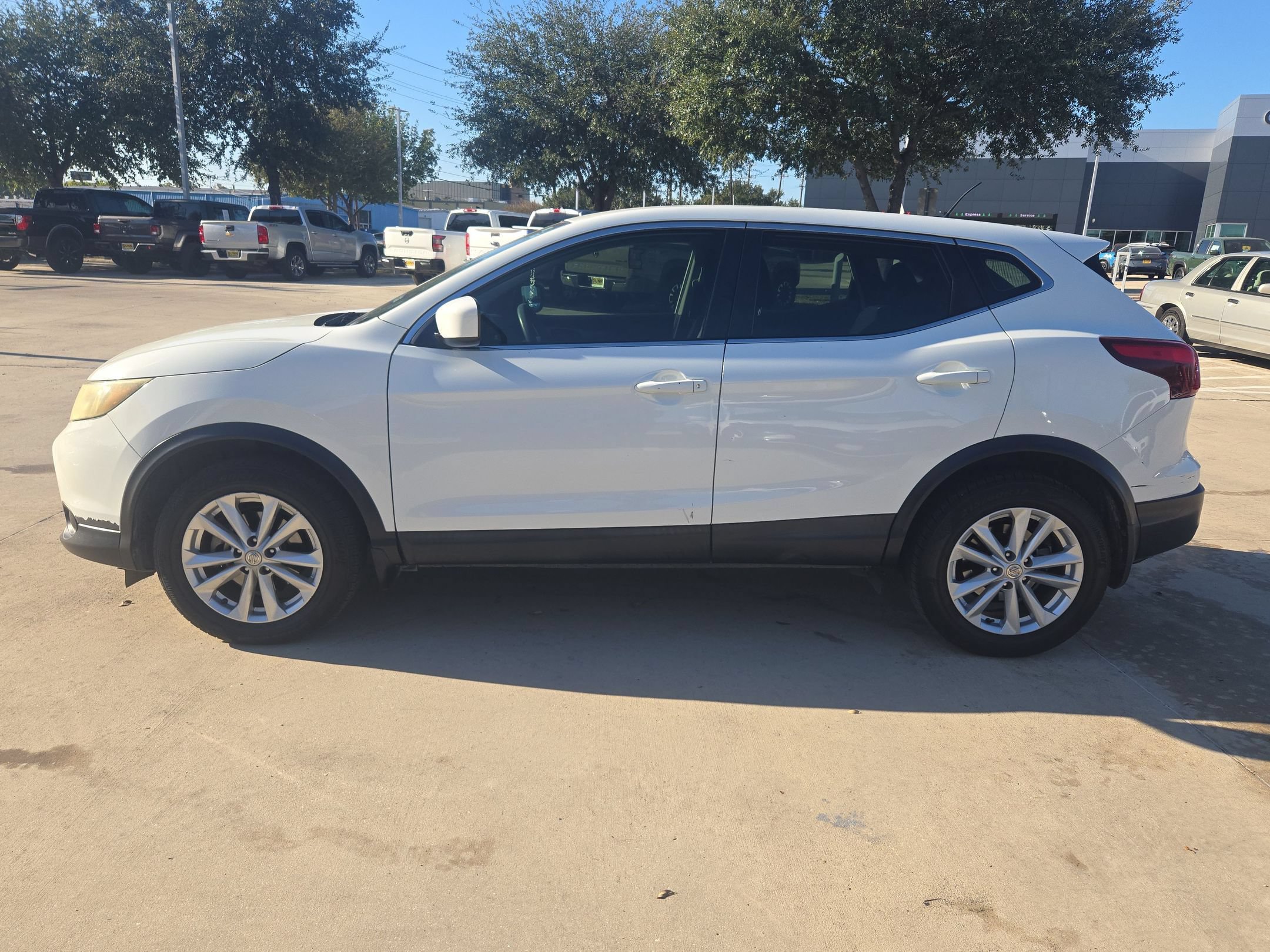 Used 2018 Nissan Rogue Sport S w/ S Appearance Package FWD image 6
