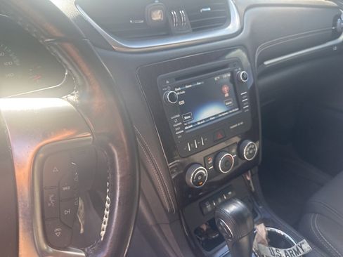 Used 2017 Chevrolet Traverse LT image 19