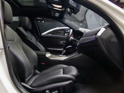 Used 2020 BMW 330i Sedan w/ M Sport Package image 27