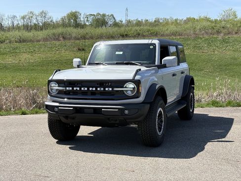 New 2026 Ford Bronco Outer Banks AWD/4WD image 1