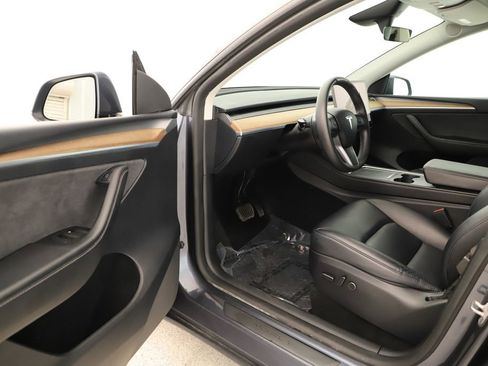 Used 2023 Tesla Model Y Long Range image 14