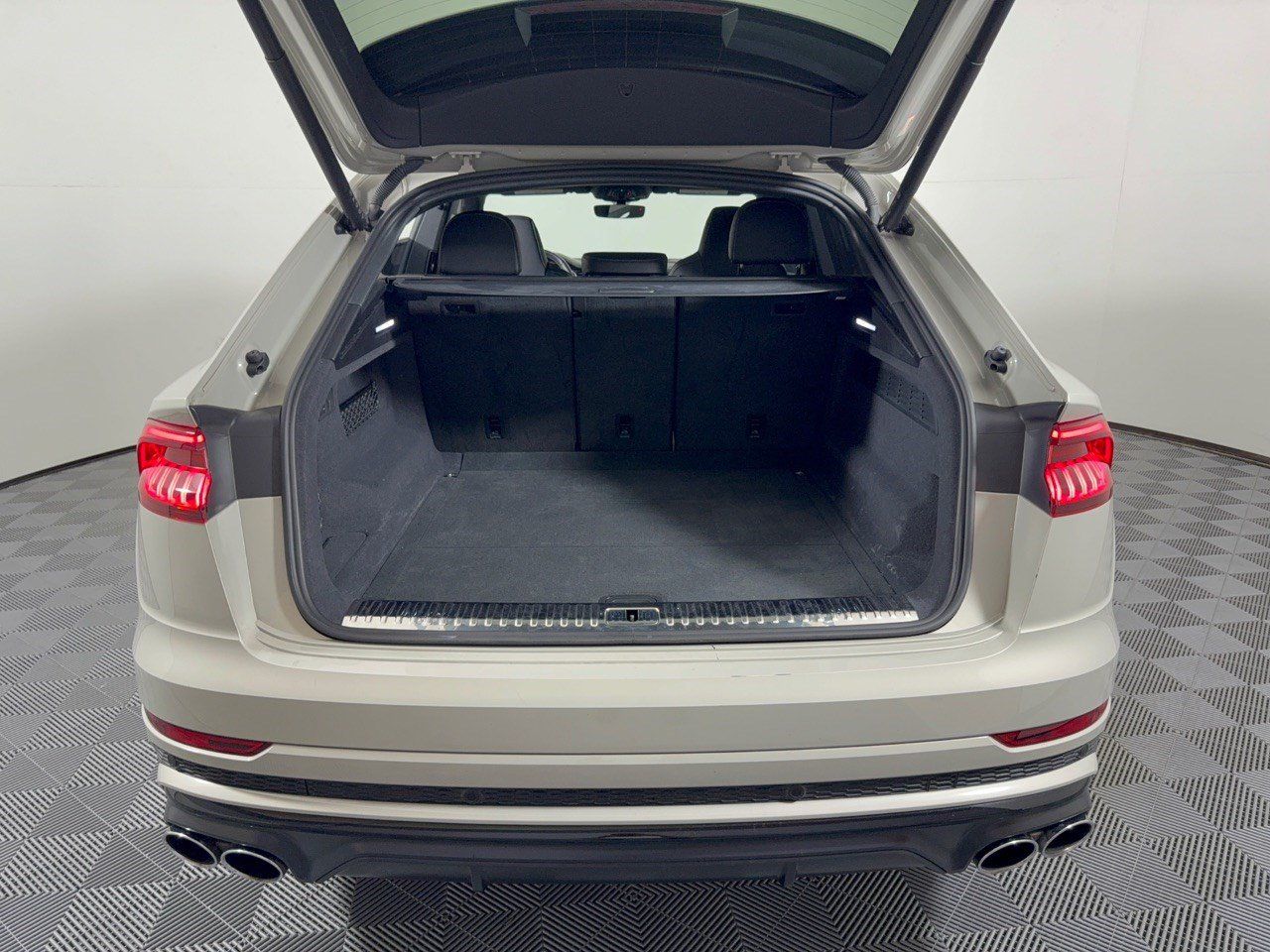 Used 2023 Audi SQ8 Premium Plus AWD/4WD image 28