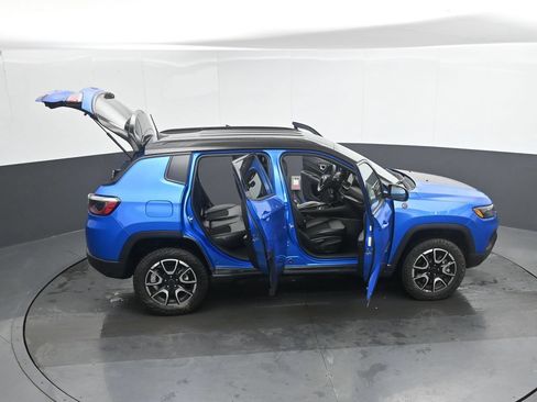 Used 2025 Jeep Compass Trailhawk AWD/4WD image 50