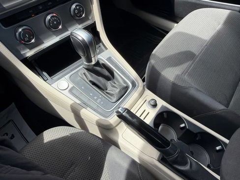 Used 2015 Volkswagen Golf TDI S FWD image 22