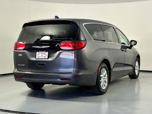 Used 2023 Chrysler Voyager LX FWD image 4