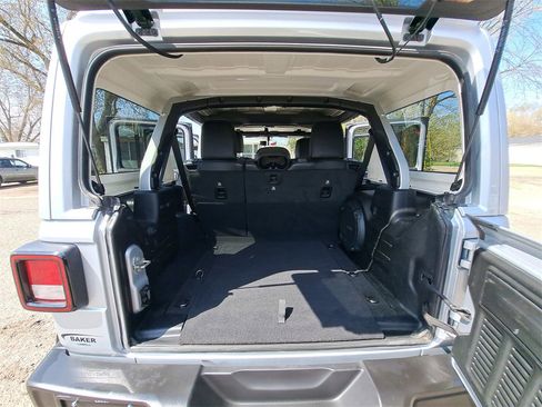 Used 2023 Jeep Wrangler Unlimited Rubicon w/ Cold Weather Group image 12