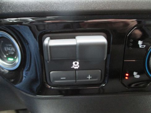 Used 2025 Chevrolet Silverado 1500 LT image 18