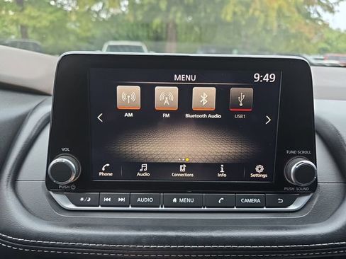 Used 2023 Nissan Rogue S image 32