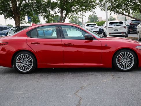 Used 2020 Alfa Romeo Giulia w/ Quick Order Package 22K Sport RWD image 17