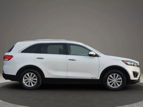 Used 2018 Kia Sorento LX image 14