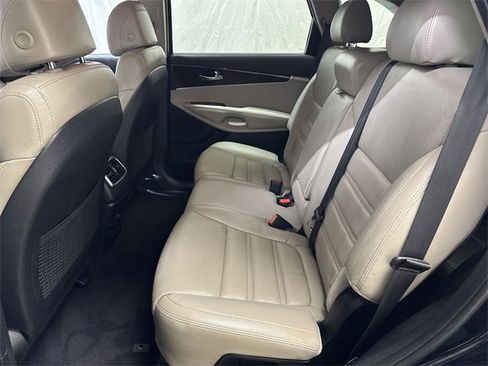 Used 2017 Kia Sorento EX image 12