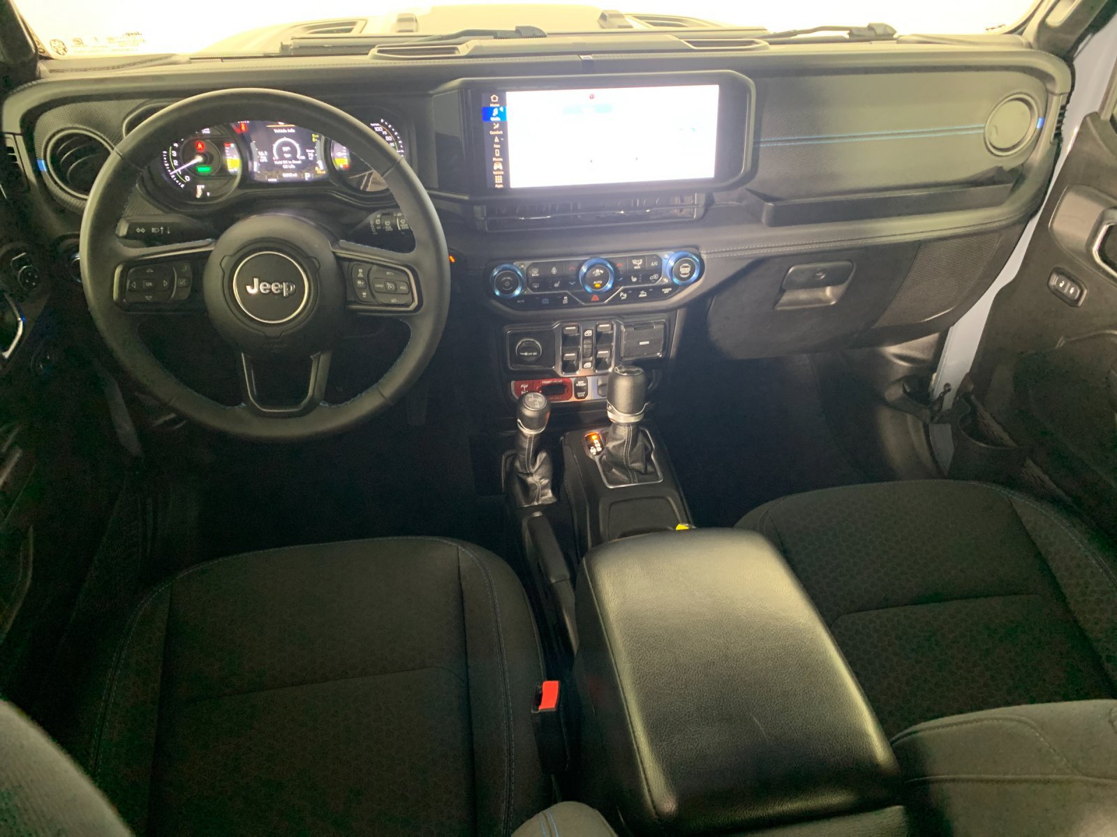 Used 2024 Jeep Wrangler Unlimited Rubicon 4xe w/ Technology Group AWD/4WD image 34