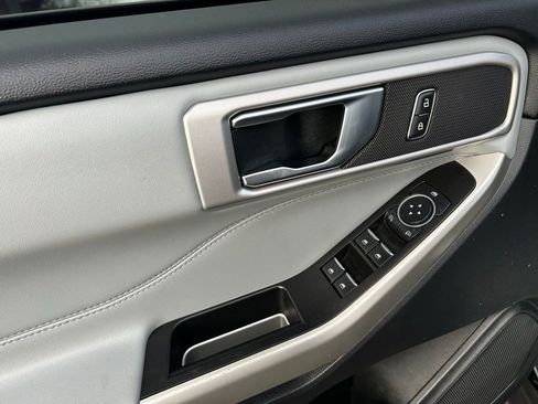 Certified 2022 Ford Explorer XLT w/ Equipment Group 202A image 11