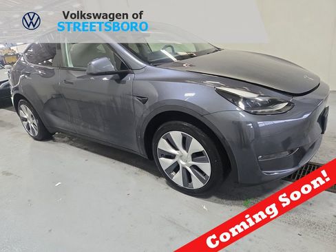 Used 2023 Tesla Model Y Long Range image 1
