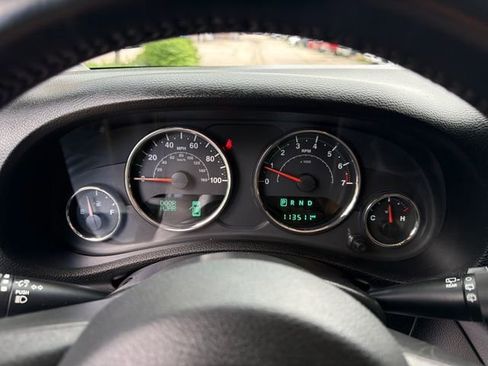 Used 2018 Jeep Wrangler Sahara w/ Connectivity Group AWD/4WD image 16