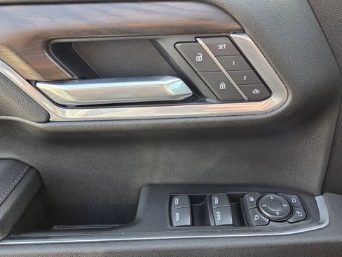 Used 2025 GMC Sierra 1500 SLT image 17