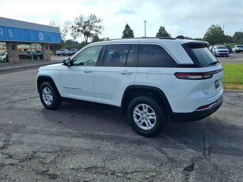 Used 2023 Jeep Grand Cherokee Laredo image 5