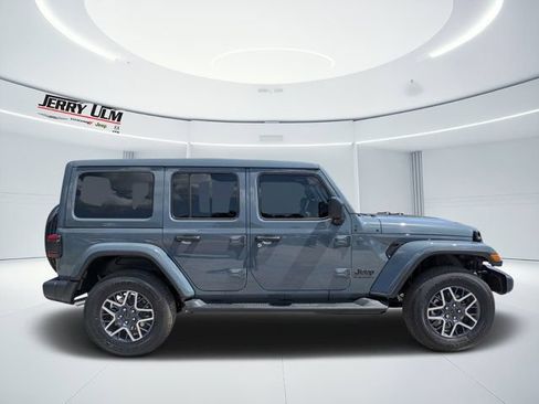 New 2026 Jeep Wrangler Unlimited Sahara AWD/4WD image 2