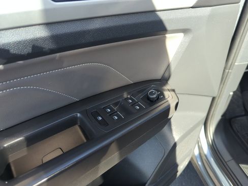 Certified 2022 Volkswagen Atlas SE image 13