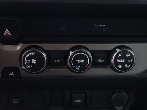 Used 2020 Toyota Tacoma SR w/ SR Convenience Package image 7