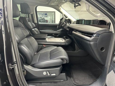 Used 2025 Lincoln Navigator Reserve AWD/4WD image 21