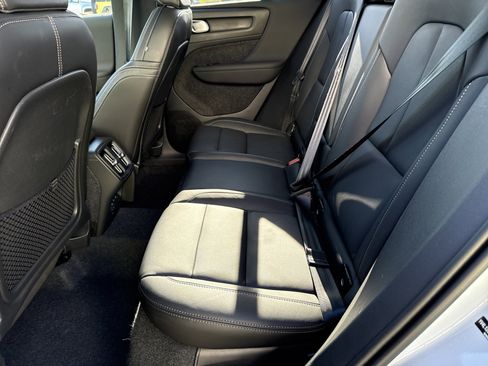 Used 2025 Volvo XC40 B5 Core image 31