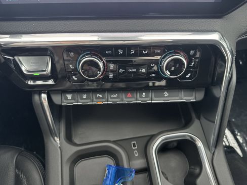 Certified 2025 GMC Sierra 3500 Denali w/ Denali Reserve Package AWD/4WD image 18