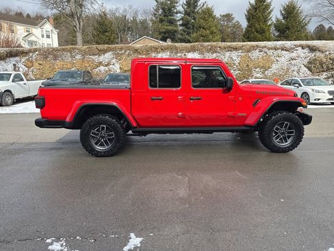 Used 2025 Jeep Gladiator Mojave image 2