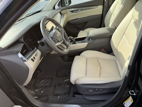 Used 2017 Cadillac XT5 Luxury w/ Driver Awareness Package image 42