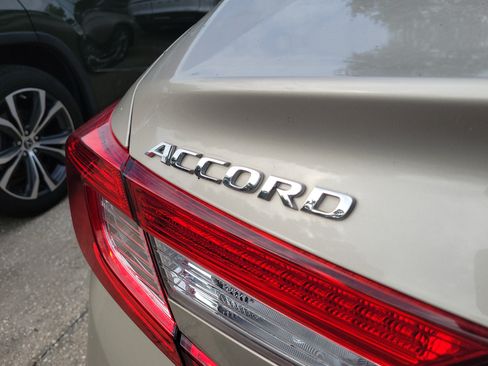 Used 2018 Honda Accord LX image 9