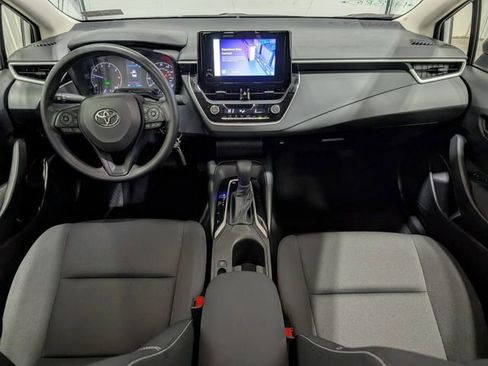 Used 2025 Toyota Corolla LE image 11