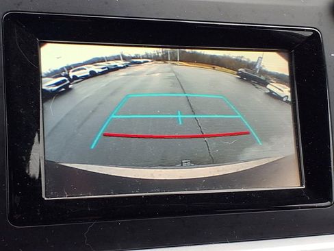 Used 2019 Toyota Highlander LE image 20