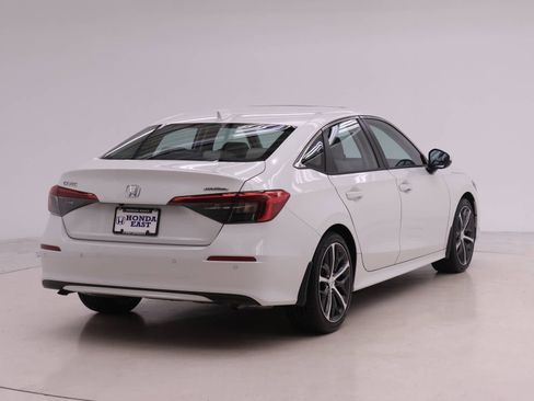 Used 2023 Honda Civic Touring image 2