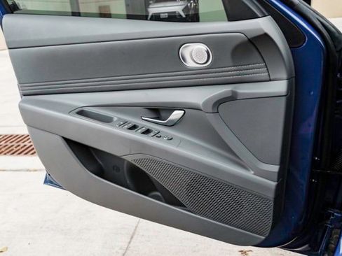 Used 2024 Hyundai Elantra SEL w/ Convenience Package image 19