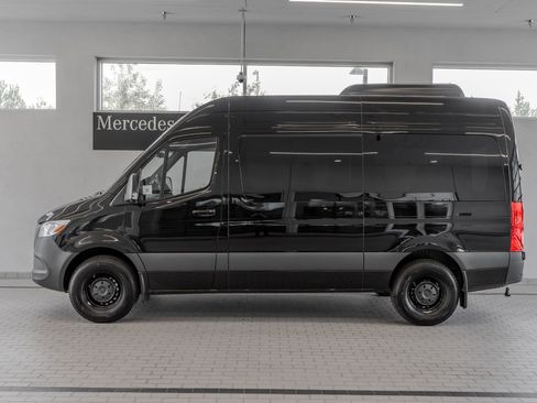 Used 2025 Mercedes-Benz Sprinter 2500 image 2